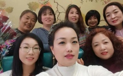 强行扒开女同桌腿玩弄的视频